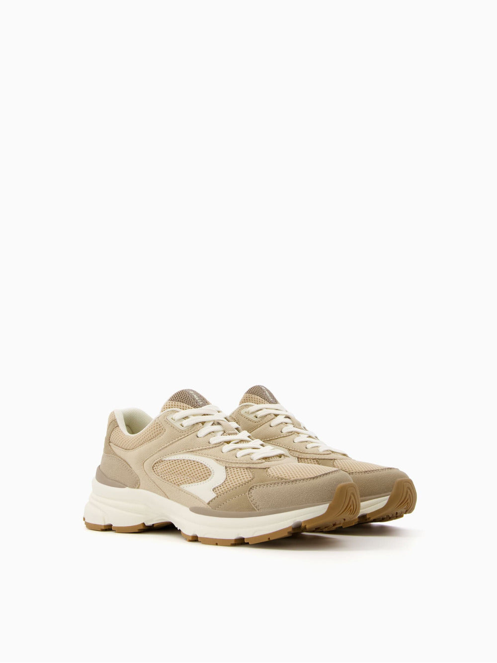 Contrast trainers with mesh